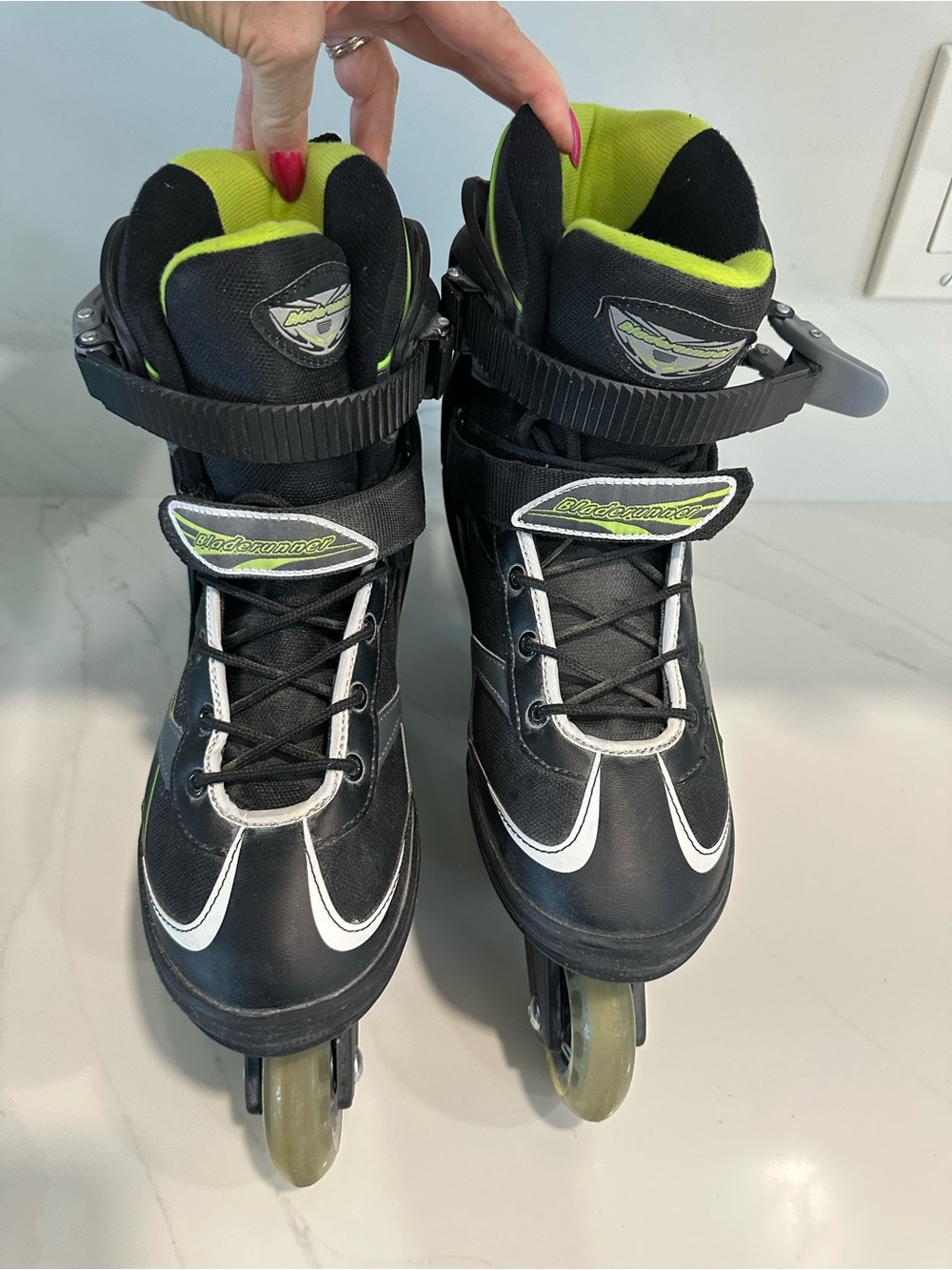 Black and Lime Men's Inline Skates with Secure Buckle and Lace